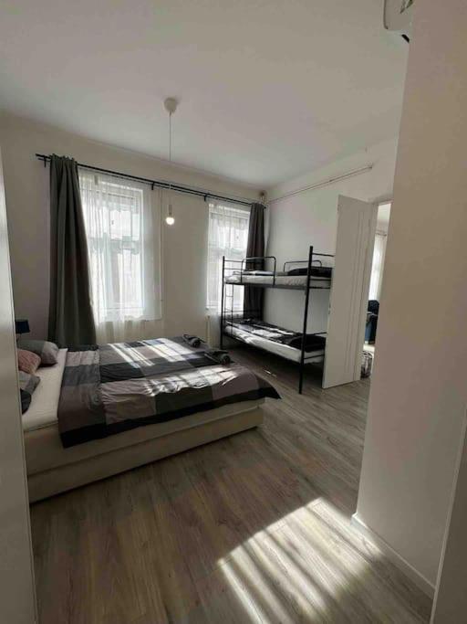 Apartment Newly New York Designed 3 Bedroom